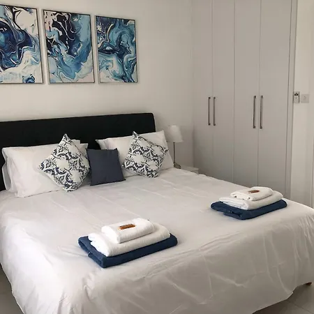 Apartment Elegant Beachside - 1 Min Walk To The *